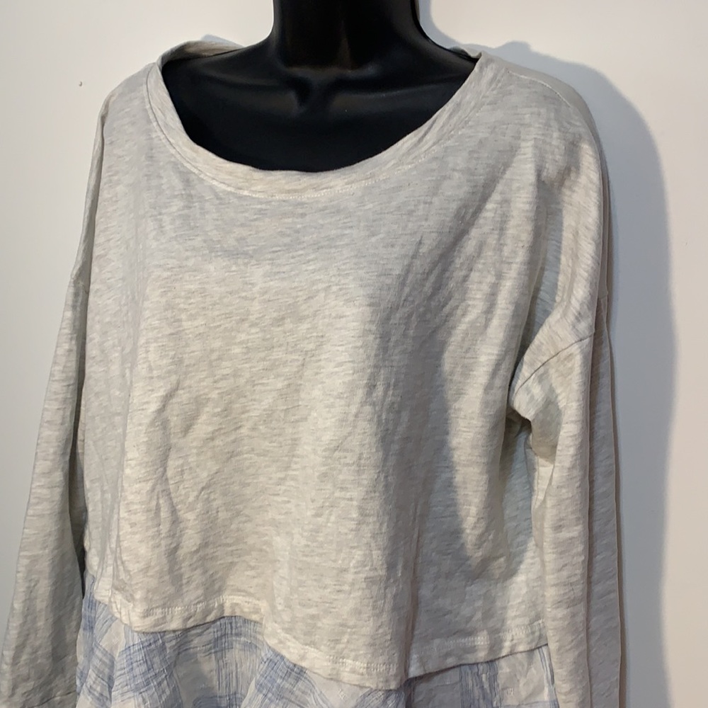 Altar’d State Gray Boho Ruffled bottom top - Picture 4 of 10